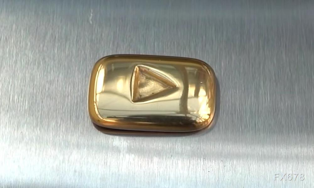 金价盘中跌约1.5%，大幅抛售抹去本周多数涨幅